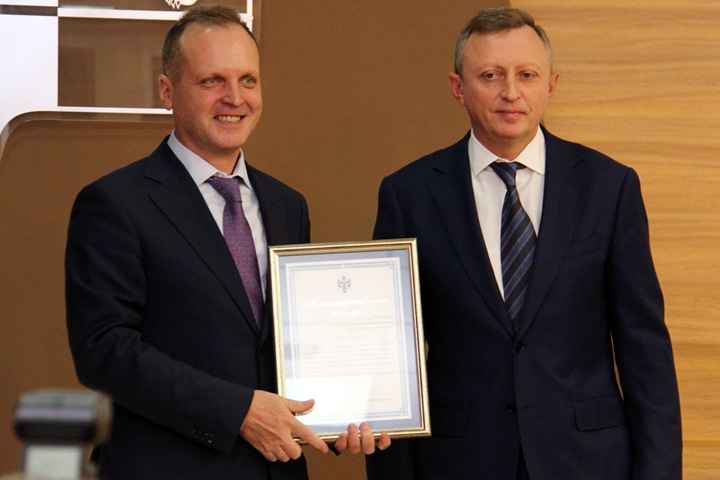 «Красная горка»: новосибирский вице-губернатор строит большой общий дом с ректором вуза «Красная горка»: новосибирский вице-губернатор строит большой общий дом с ректором вуза