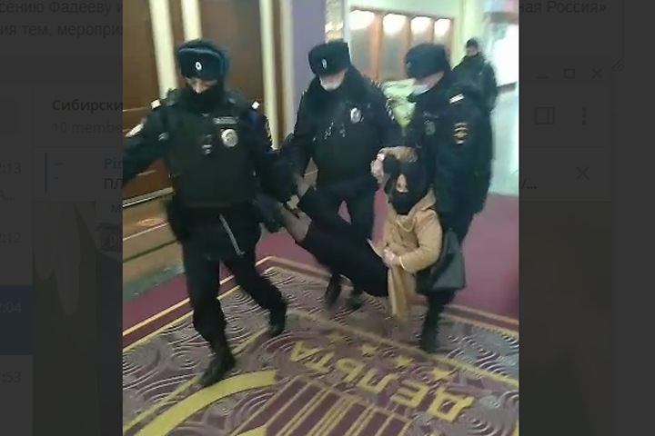 Томских депутатов задержали на съезде в Москве