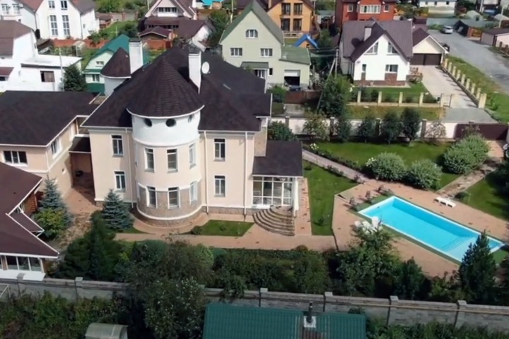 Навальный рассказал о домах семей вице-спикеров новосибирских горсовета и заксобрания Навальный рассказал о домах семей вице-спикеров новосибирских горсовета и заксобрания