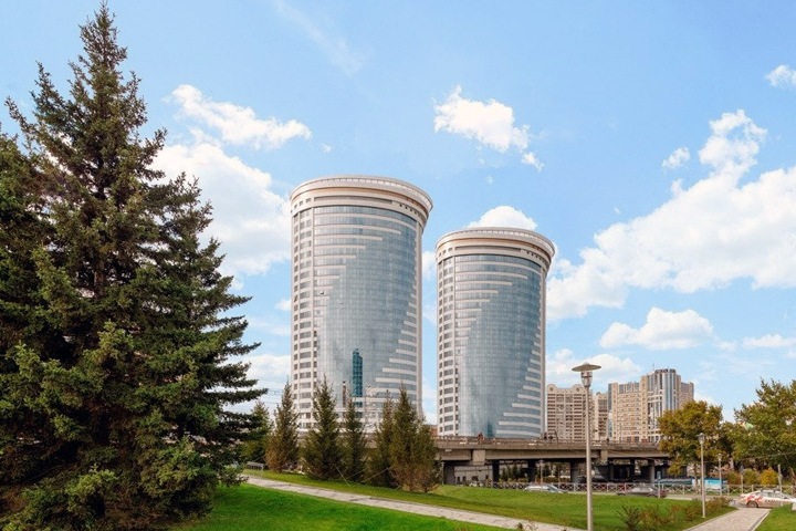 Дорога без документов в центре Новосибирска обернулась скандалом: от четвертого моста до заксобрания