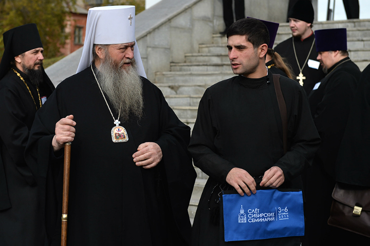 Новосибирский митрополит: «Обвинять православных активистов во вмешательстве в жизнь общества – значит обвинять весь народ» Новосибирский митрополит: «Обвинять православных активистов во вмешательстве в жизнь общества – значит обвинять весь народ»