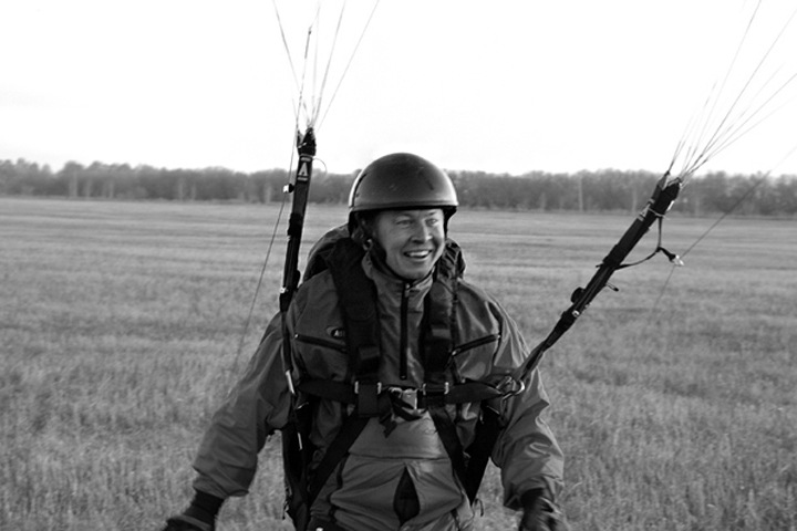 Новосибирец погиб во время прыжка с парашютом в Турции