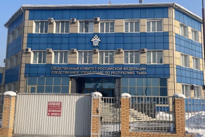 Житель Тувы закрыл дома двухлетнего сына во время морозов и ушел пить Житель Тувы закрыл дома двухлетнего сына во время морозов и ушел пить