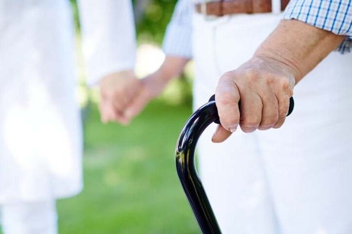 Как грамотно организовать уход за человеком преклонного возраста?