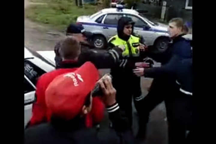 Подравшиеся с полицейскими жители Канска получили административные протоколы Подравшиеся с полицейскими жители Канска получили административные протоколы