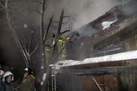 Пожар произошел на территории Крестовоздвиженского храма в Иркутске Пожар произошел на территории Крестовоздвиженского храма в Иркутске