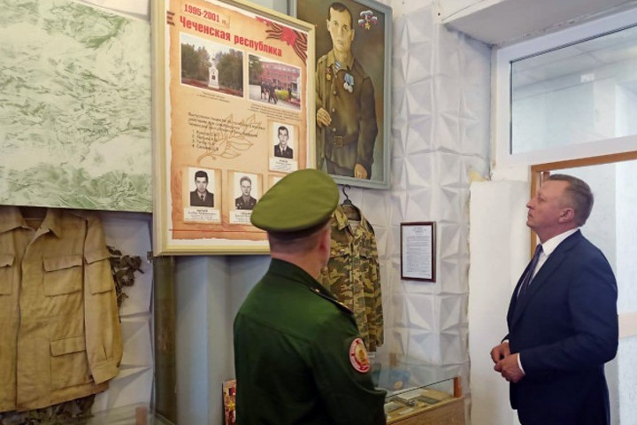 Ответственный за призыв новосибирский вице-губернатор достроил общий дом с бывшим подчиненным Ответственный за призыв новосибирский вице-губернатор достроил общий дом с бывшим подчиненным