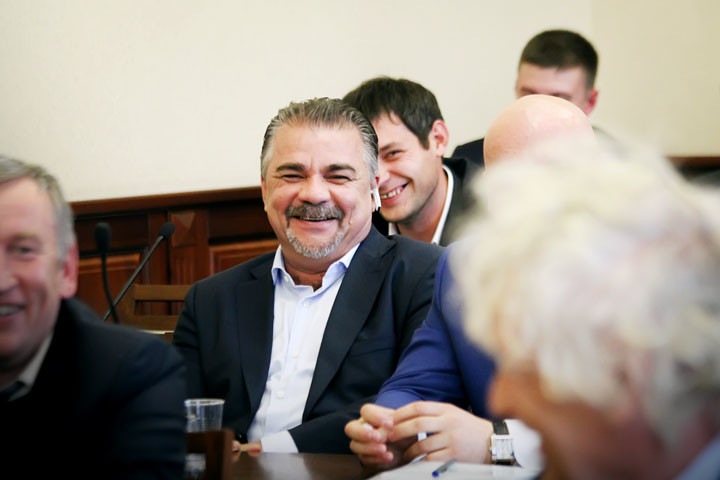 Суд поддержал коммуниста Науменко в споре с единороссом Люминым в Новосибирске Суд поддержал коммуниста Науменко в споре с единороссом Люминым в Новосибирске