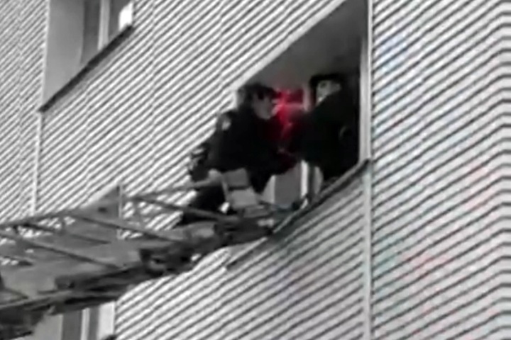 Иркутский СК начал проверку после того, как мать заперла в квартире четверых детей на несколько дней без еды