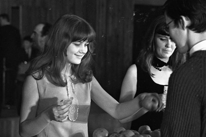 Красавиц из Академгородка времен «оттепели» покажут на выставке в Новосибирске Красавиц из Академгородка времен «оттепели» покажут на выставке в Новосибирске