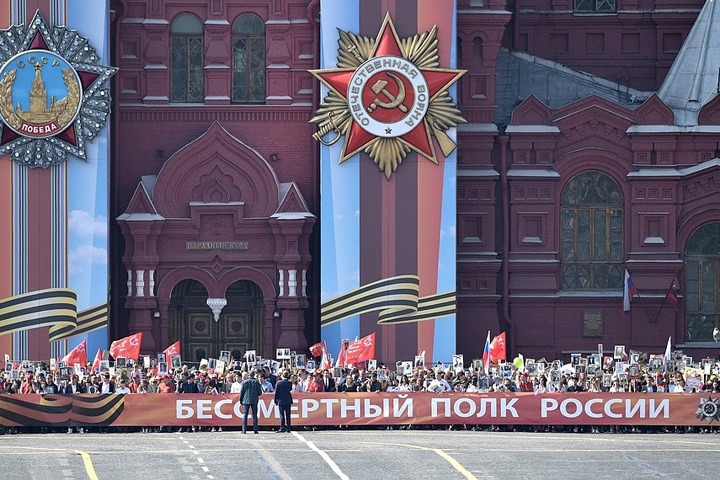 Брат зарезал сестру из-за отказа участвовать в «Бессмертном полку» в Иркутской области