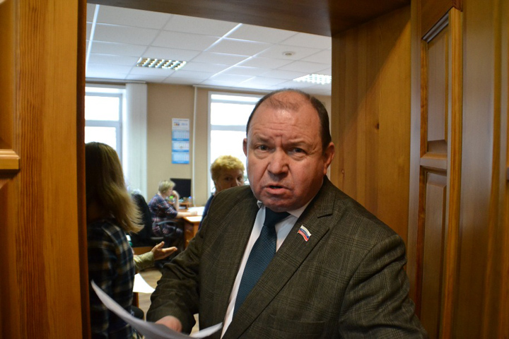 Человек Голубева сохранил за собой кресло спикера горсовета Бердска Человек Голубева сохранил за собой кресло спикера горсовета Бердска