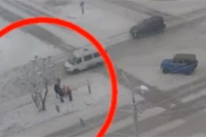 Маршрутка на пешеходном переходе в Абакане сбила насмерть дочь полицейского Маршрутка на пешеходном переходе в Абакане сбила насмерть дочь полицейского