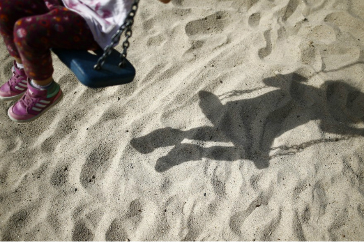 Новосибирский губернатор запретил мигрантам работать нянями Новосибирский губернатор запретил мигрантам работать нянями