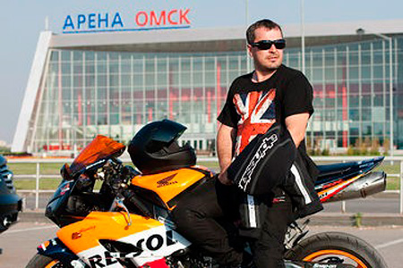 Бывший милиционер Худышкин похитил у жителей Омска около 1,5 млн рублей, представляясь им сотрудником МВД