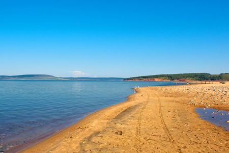 Мужчина упал за борт прогулочного теплохода в Иркутской области