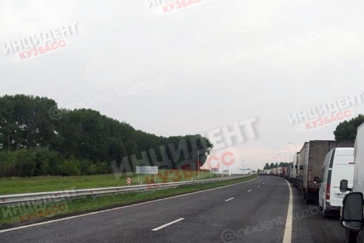 Часть машин не пускали в Кемерово во время визита президента Часть машин не пускали в Кемерово во время визита президента