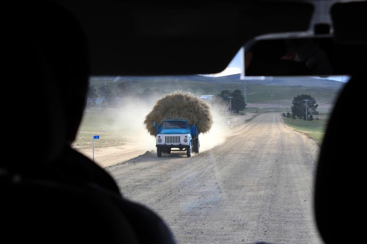 Хлопонин распорядился решить вопрос с дорогой на Ольхоне к середине сентября