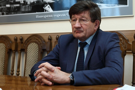 Омская прокуратура через суд намерена запретить «золотые парашюты» для чиновников Омская прокуратура через суд намерена запретить «золотые парашюты» для чиновников