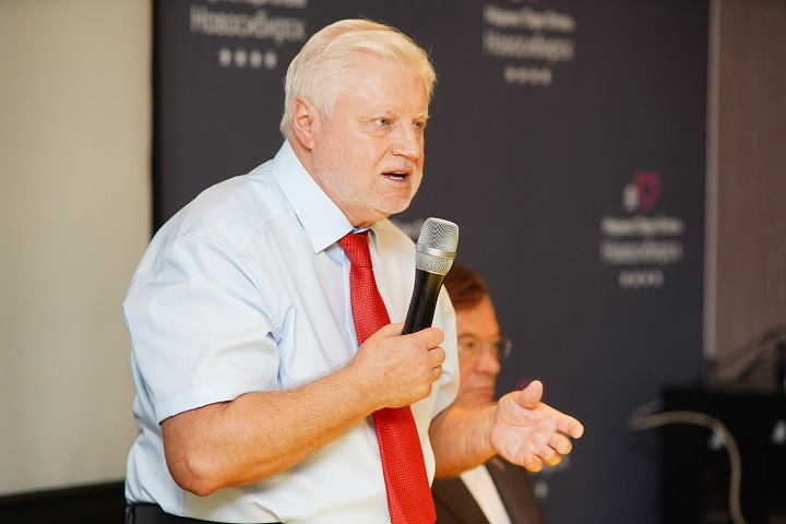 Сергей Миронов пообещал помочь жителям Новосибирской области, выступающим против строительства мусорного полигона