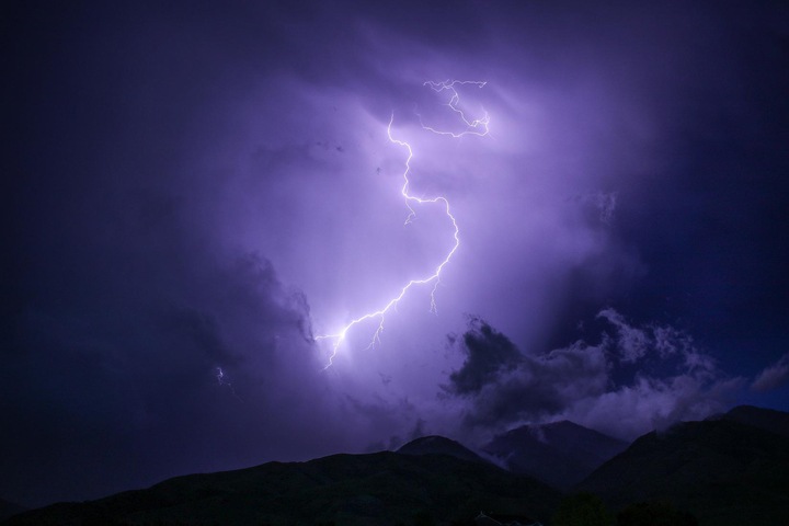 Молния ударила в двух детей в Хакасии Молния ударила в двух детей в Хакасии