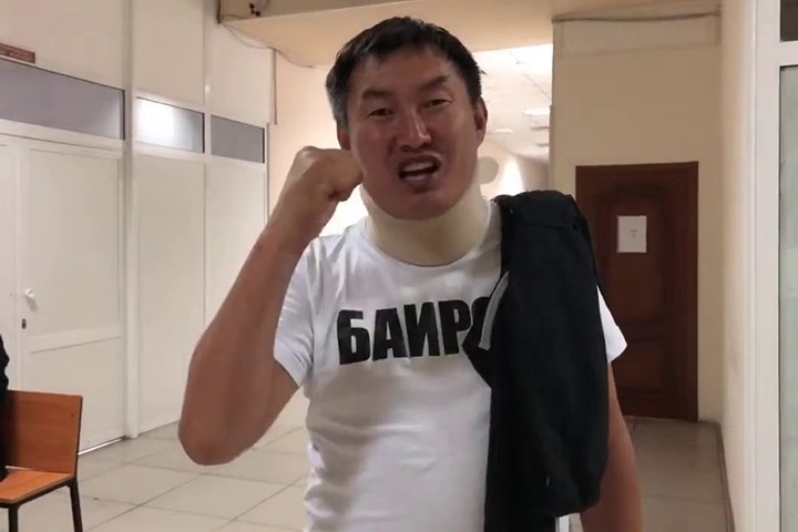 Бурятский суд арестовал блогера за освещение акции протеста без обвиняемого и адвоката