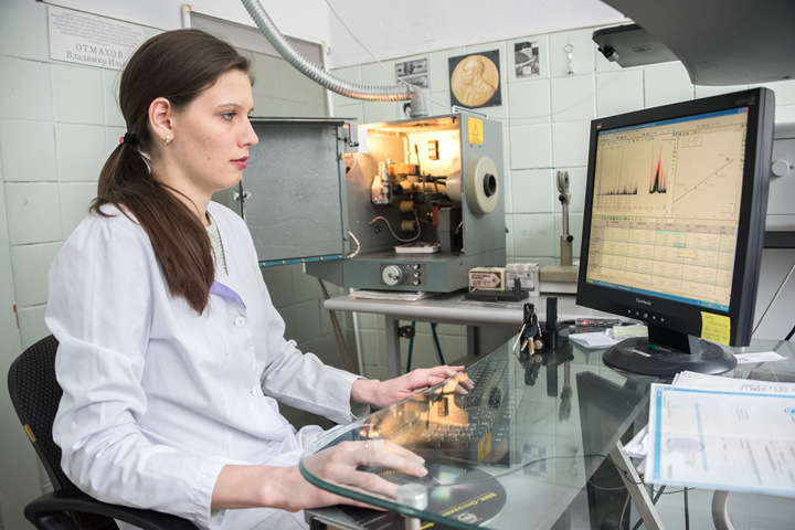 Томские ученые научились определять болезни и уровень интеллекта по составу волос