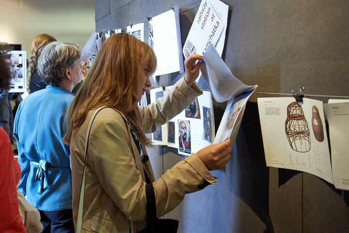 «Здесь вам NEMOSKVA»: современное искусство из регионов приехало в Новосибирск