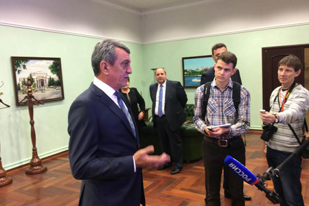 Полпред Сергей Меняйло прилетел в Новосибирск