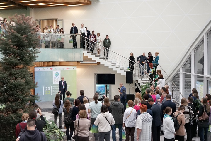 Ученые и бизнес на новосибирском форуме: нехватка денег, реактивов и параллельный импорт Ученые и бизнес на новосибирском форуме: нехватка денег, реактивов и параллельный импорт