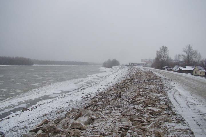 «Сибмост» построил 3-километровую дамбу для защиты Бийска от наводнений «Сибмост» построил 3-километровую дамбу для защиты Бийска от наводнений