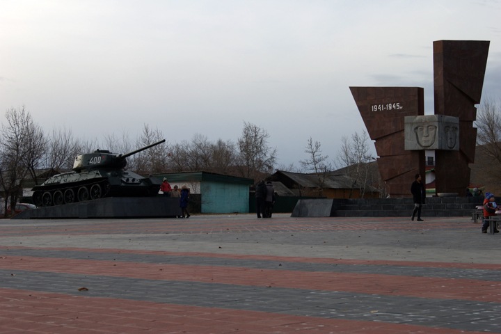 Неизвестные подожгли танк в Туве Неизвестные подожгли танк в Туве