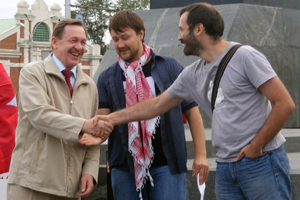 Участники автопробега «Белый поток» по пути в Москву поддержали первого вице-мэра Бердска Мухамедова