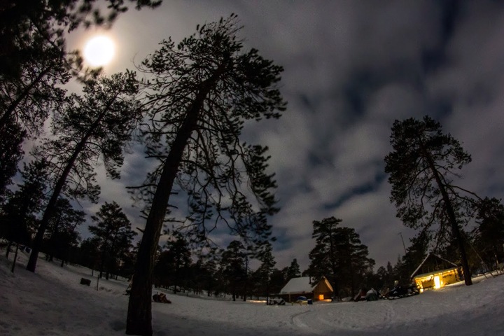 Власти запретили жителям Усть-Кута смотреть на Луну