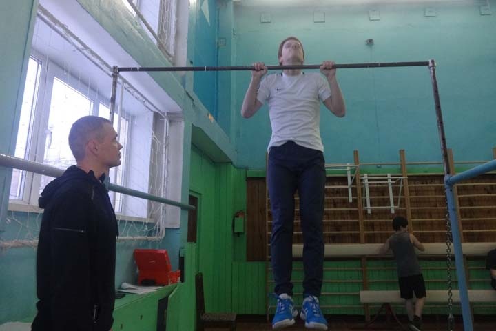 Десятиклассник умер на уроке физкультуры на Алтае