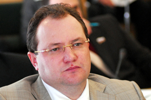 Сибирские кандидаты в Госдуму от «Единой России»: золотые ордена с бриллиантами и бессчетное количество тракторов