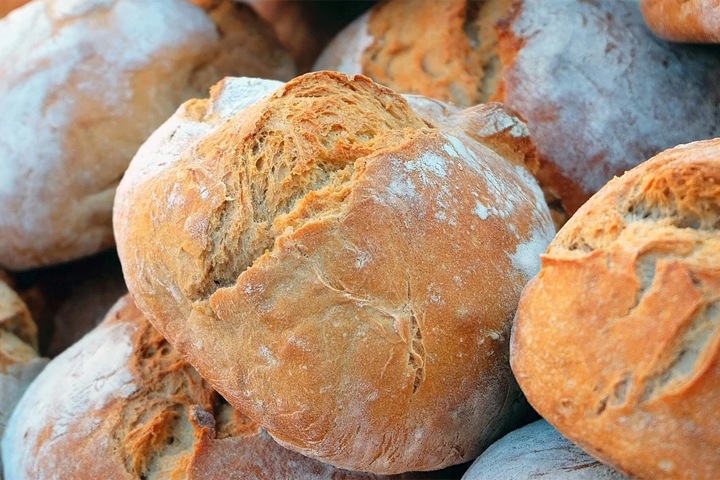 Новосибирские депутаты подарили мамам хлебопечки Новосибирские депутаты подарили мамам хлебопечки