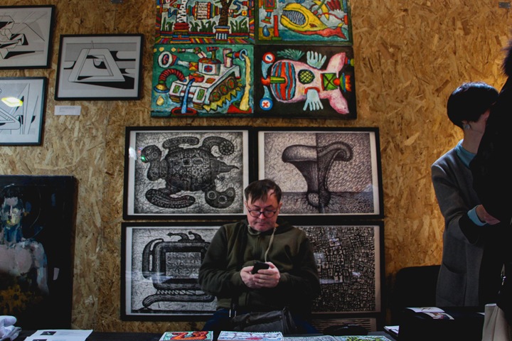 Провокация и крик: как сибирские художники торгуют творчеством без рынка Провокация и крик: как сибирские художники торгуют творчеством без рынка