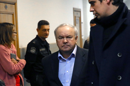 Экс-главу омского «Мостовика» этапировали из Хабаровска Экс-главу омского «Мостовика» этапировали из Хабаровска