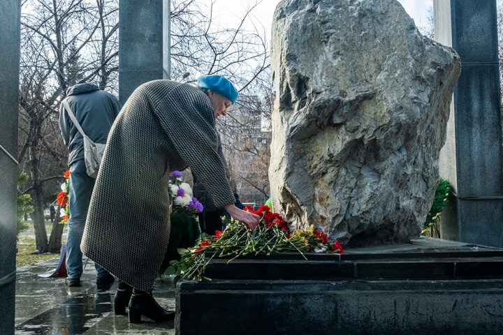 «Фальшивые документы о родственниках присылали»: в Новосибирске почтили память жертв политрепрессий