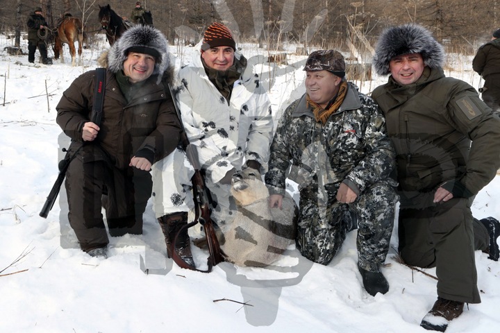 Глава Хакасии вывез на охоту губернаторов и пожаловался на «недоверие Кремля»