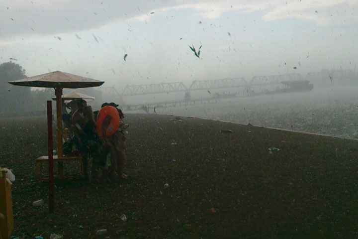 Новосибирец заработал на позаимствованной записи урагана на городском пляже (видео) Новосибирец заработал на позаимствованной записи урагана на городском пляже (видео)