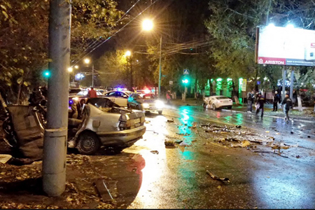 Три человека погибли при столкновении иномарок в Томске Три человека погибли при столкновении иномарок в Томске