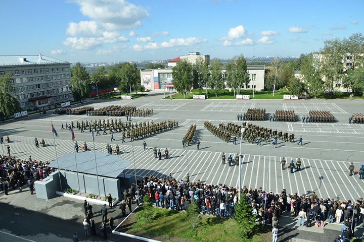 Курсанта новосибирского института Росгвардии госпитализировали с переломом и сотрясением