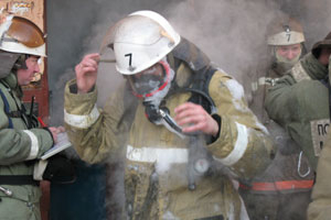 Сотрудник омского МЧС погиб при ликвидации пожара в пятиэтажке, запутавшись в проволоке Сотрудник омского МЧС погиб при ликвидации пожара в пятиэтажке, запутавшись в проволоке