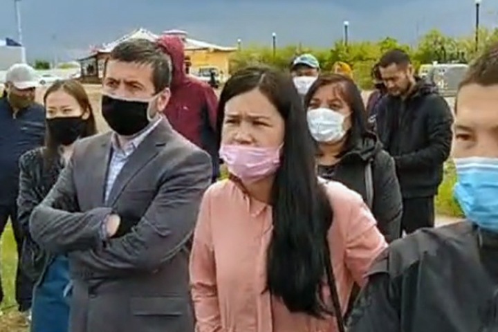 Предприниматели потребовали открыть ТЦ на народном сходе в Улан-Удэ