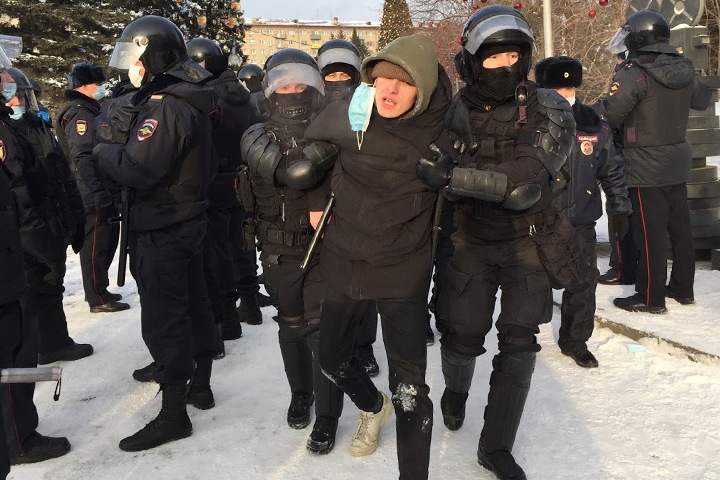 Десятки тысяч россиян потребовали остановить полицейское насилие и план «Крепость» Десятки тысяч россиян потребовали остановить полицейское насилие и план «Крепость»