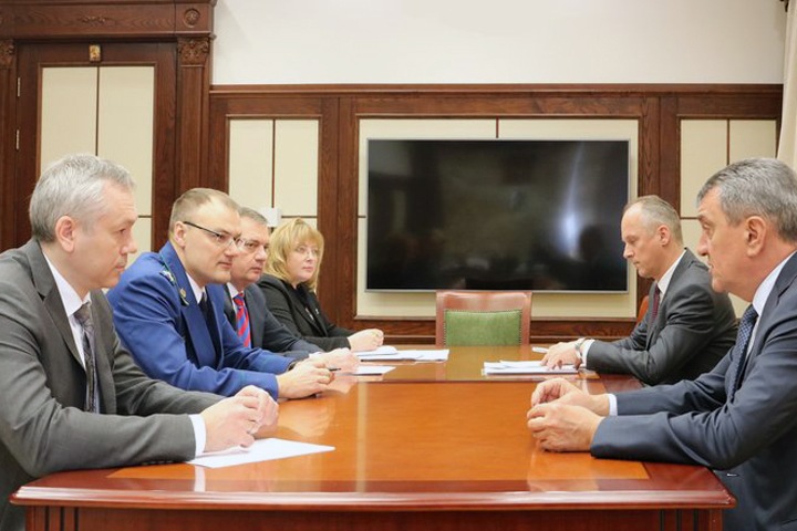 Решение о «самоизоляции» новосибирцев принято после совещания у полпреда Меняйло