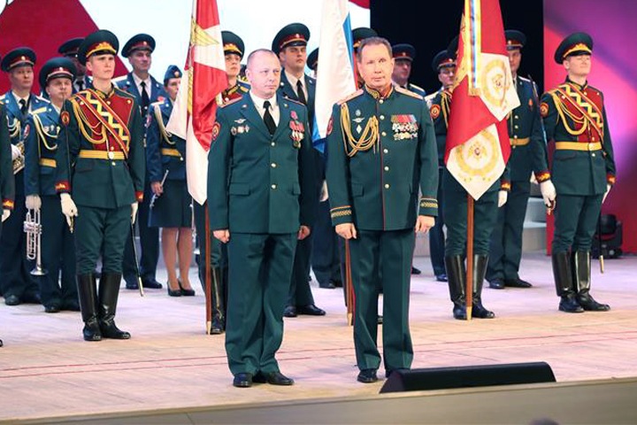 Глава Росгвардии поучаствовал в массовом мероприятии в Новосибирске без маски Глава Росгвардии поучаствовал в массовом мероприятии в Новосибирске без маски