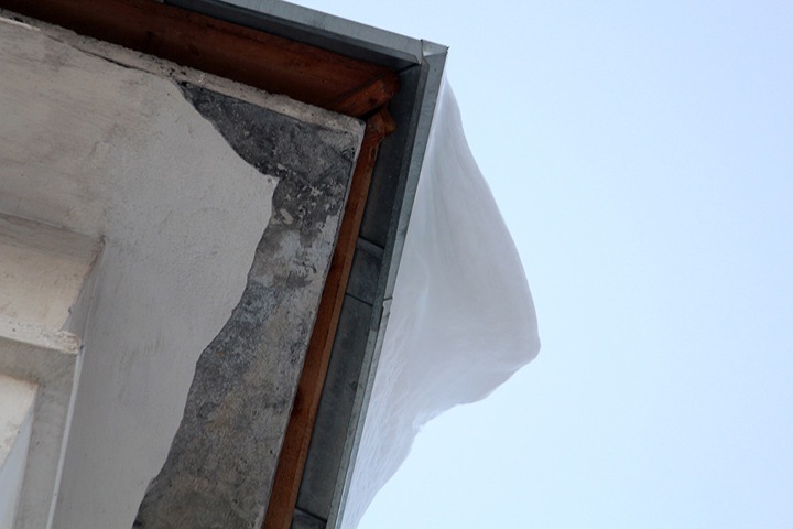 Крыша обрушилась на предприятии в Новосибирске